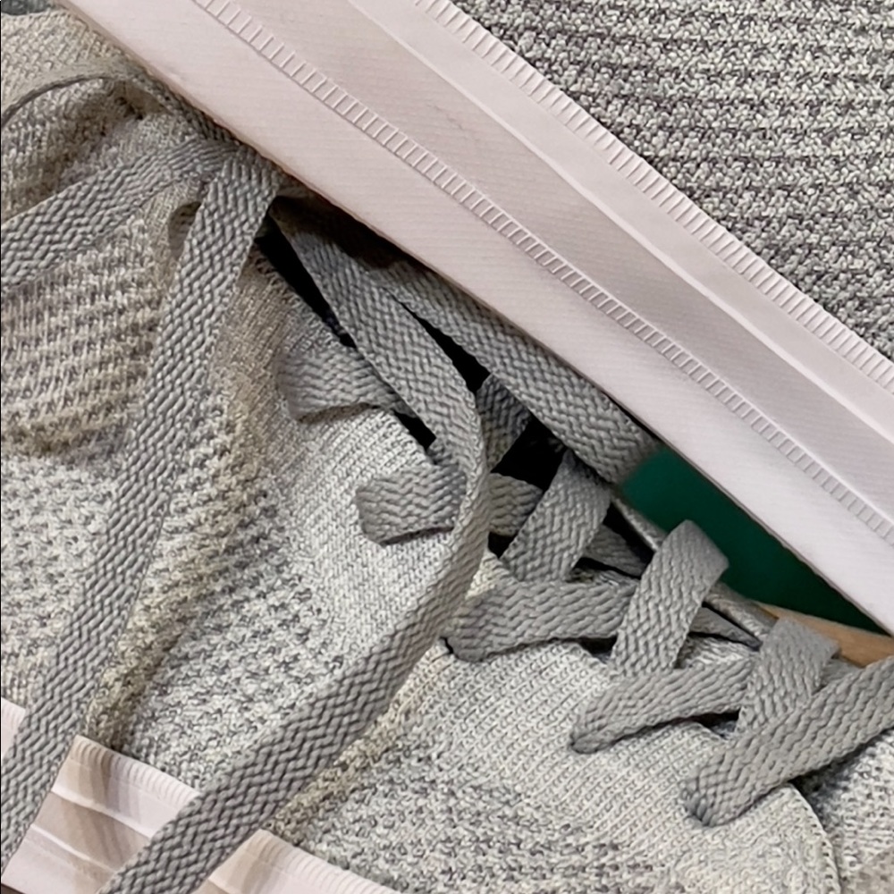 Chuck Taylor Converse - Picture 3 of 14